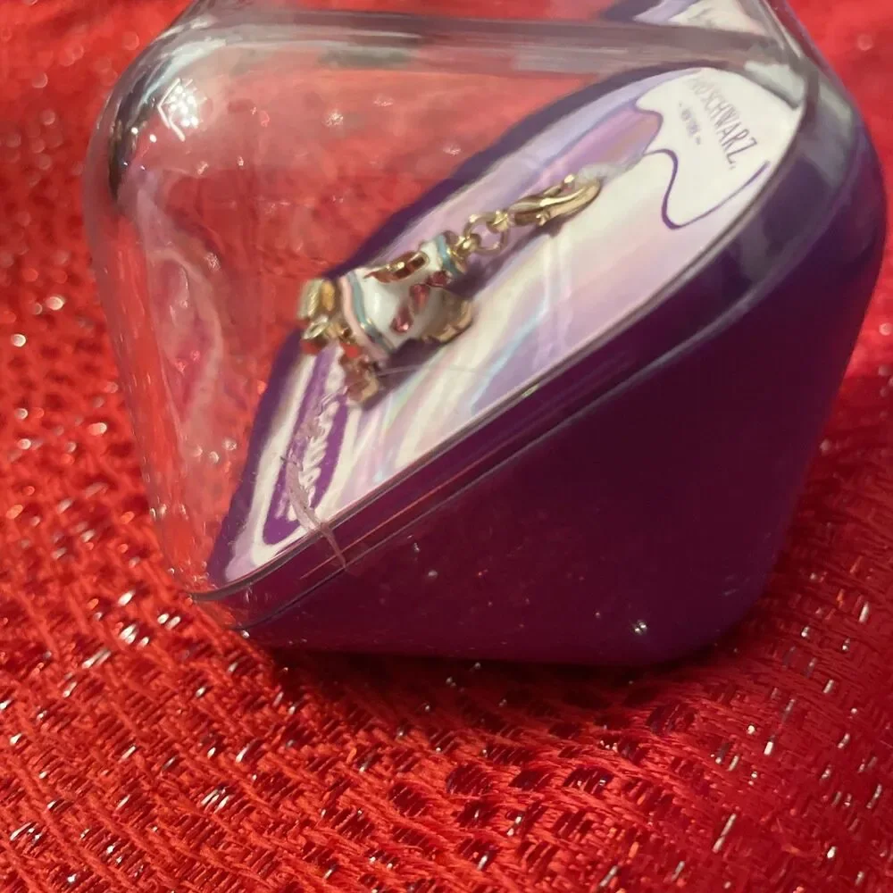 FAO Schwarz Metal Dangle Charm roller Skate Gold Lobster Closure